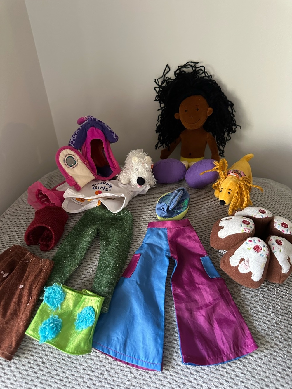 Groovy Girls Janelle Lot doll+2 dogs+pet carrier + clothes Manhattan Toy Vintage